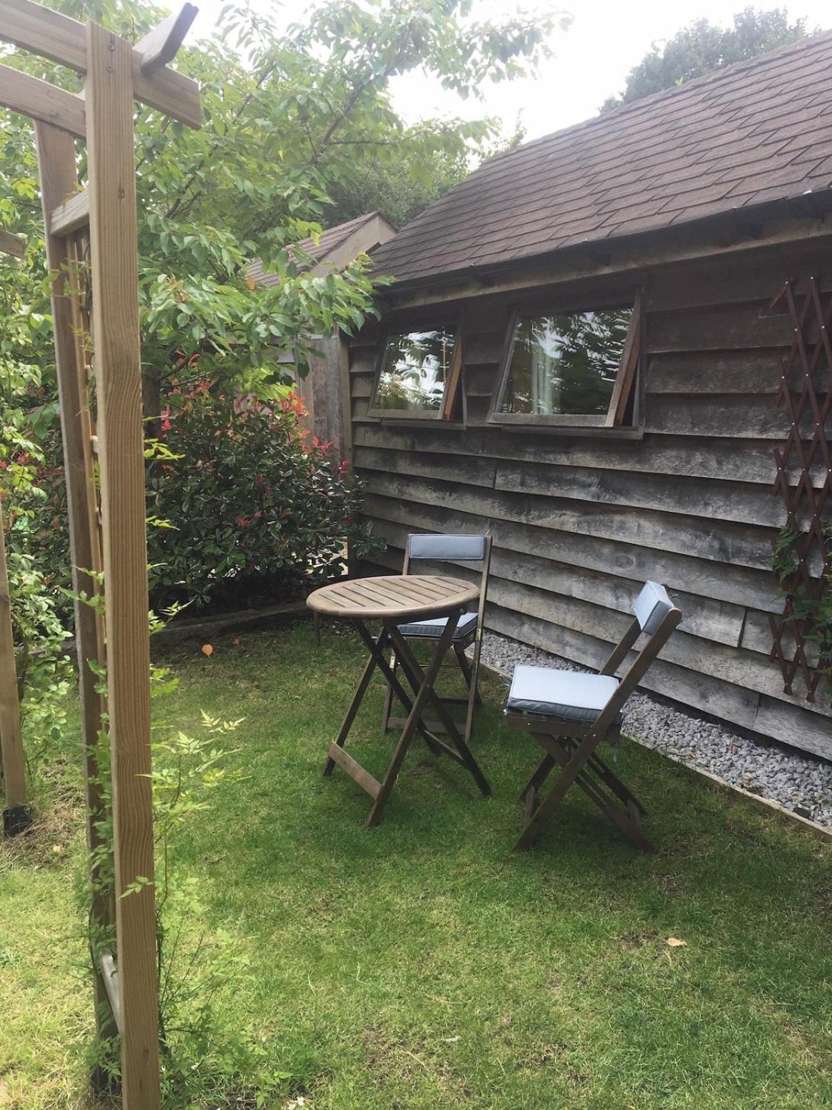 The Tool Shed Nestled In Idyllic Countryside Vila Linchmere Exterior foto